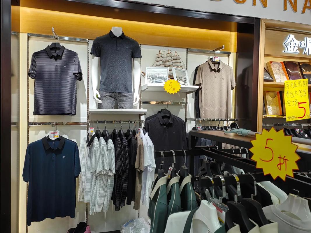 新金山鞋服廣場(chǎng)裝修升級(jí)隆重鉅惠，零售即批發(fā)，購(gòu)買即省錢