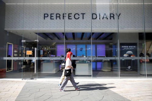 完美日記 從美妝黑馬到鞋帽零售的十字路口抉擇